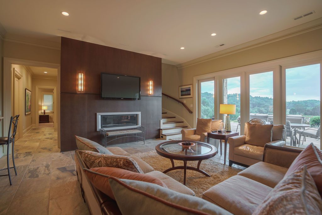 Cliffs estate great room with mountain views