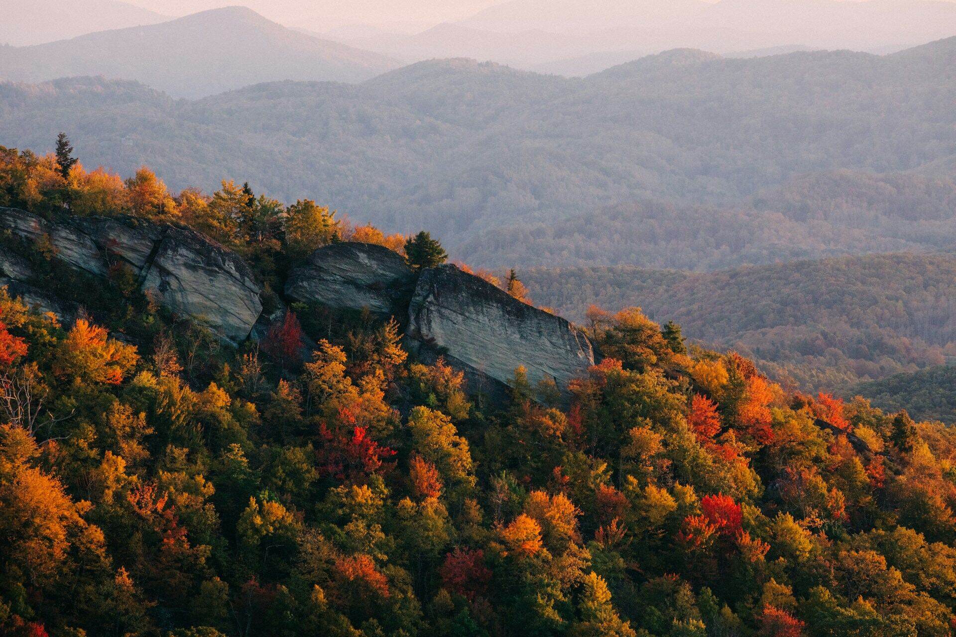 Rock cliffs above the fall canopy on the Cashiers plateau